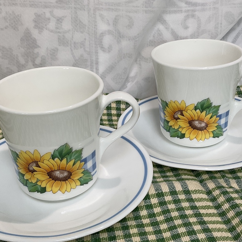 Corelle Sunsation set of 2 cups and saucers.